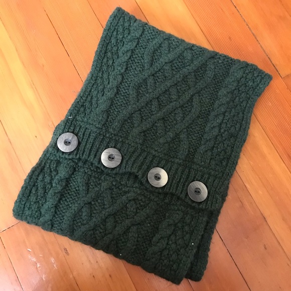 NUA Ireland Extra Fine Merino Wool Button Wrap Cable Knit Scarf green - Picture 3 of 5